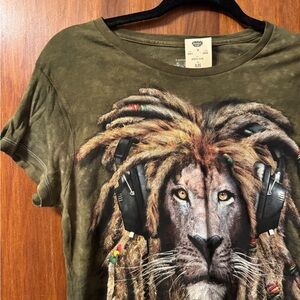 Women’s Lion Graphic Shirt